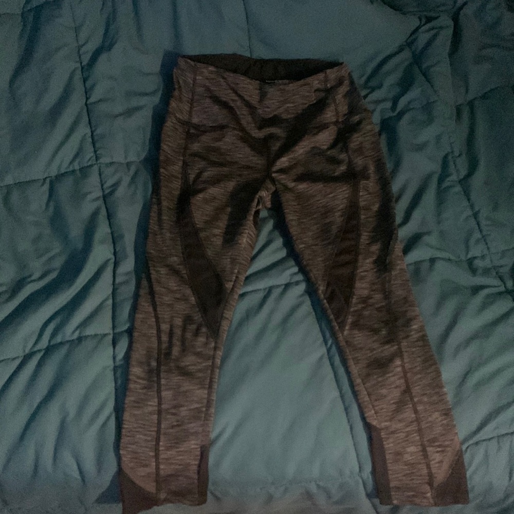 Black gray 
Size small 
Brand is AVIA